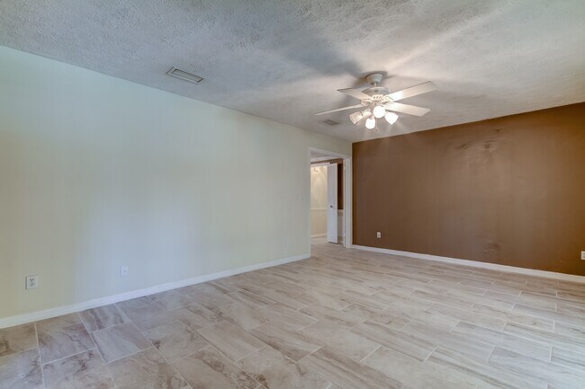 Building Photo - 10406 Reclinata Ln