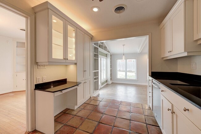 Building Photo - Remodeled 4BD/3BTH With a Single Car Garage Home Near Penn Square Mall and Classen Curve