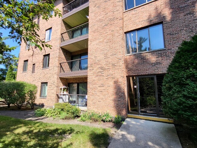Building Photo - 7510 Farmingdale Dr