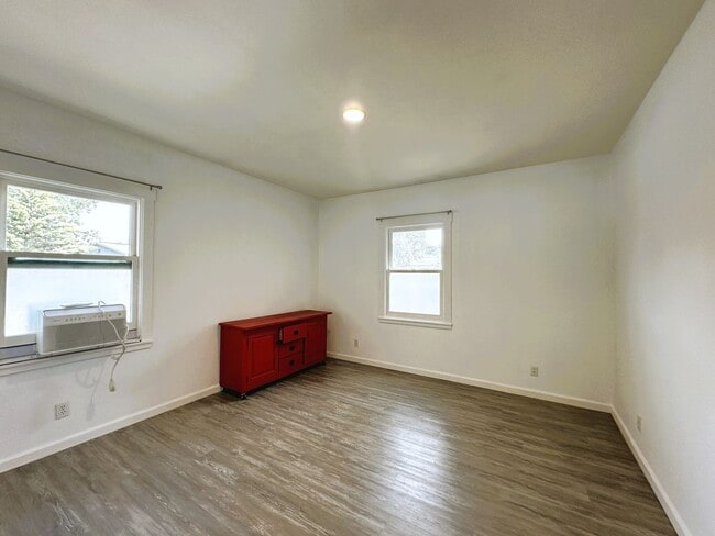 Building Photo - 907 Mustang Ct