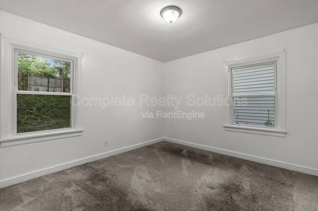 Building Photo - 147 Chambers Rd