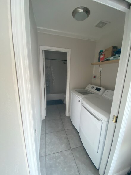 Building Photo - 615 Fremont Way