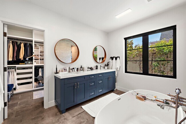 Building Photo - Modern Farmhouse Perfection