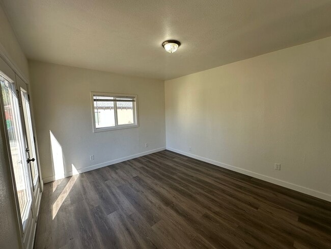 Building Photo - $1,000 Off First Months Rent!! Sparks 2 be...