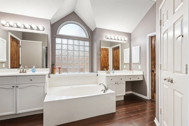 Building Photo - 1914 Endeavor Ct