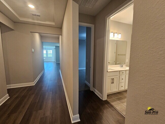 Building Photo - 379 Birkdale Dr