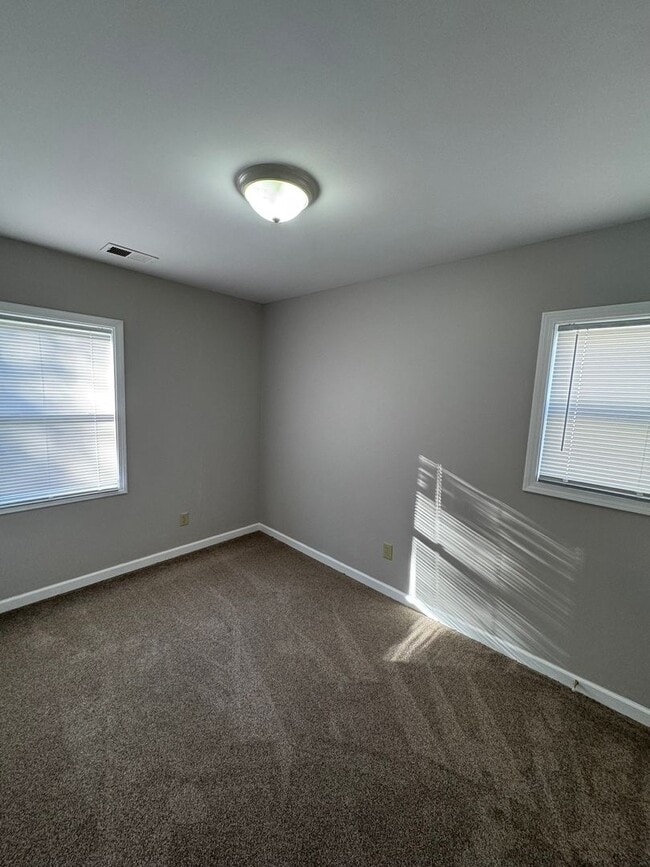 Building Photo - 1581 Roberts Rd