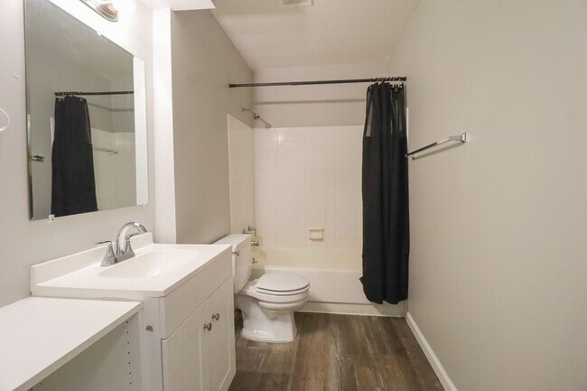 Building Photo - 2 Bed | 1 Bath Condo in Central Tulsa!