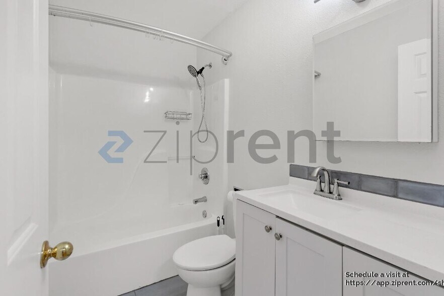 Building Photo - 9380 SW Sagert St