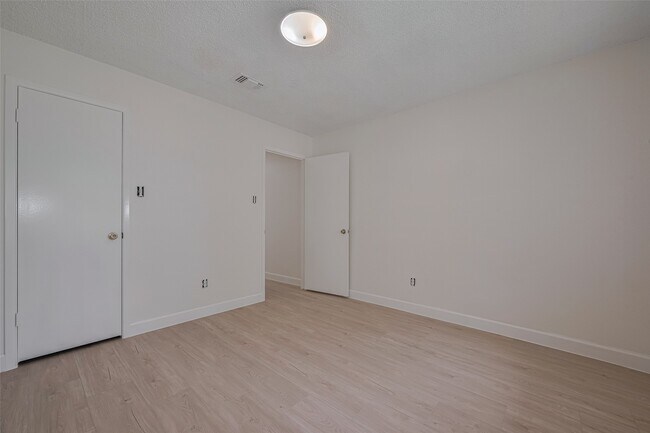 Building Photo - 15934 Barbarossa Dr