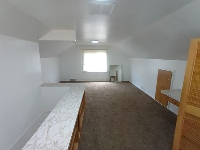 Building Photo - 3 bedroom 1.5 bath brick bungalow - AVAILA...