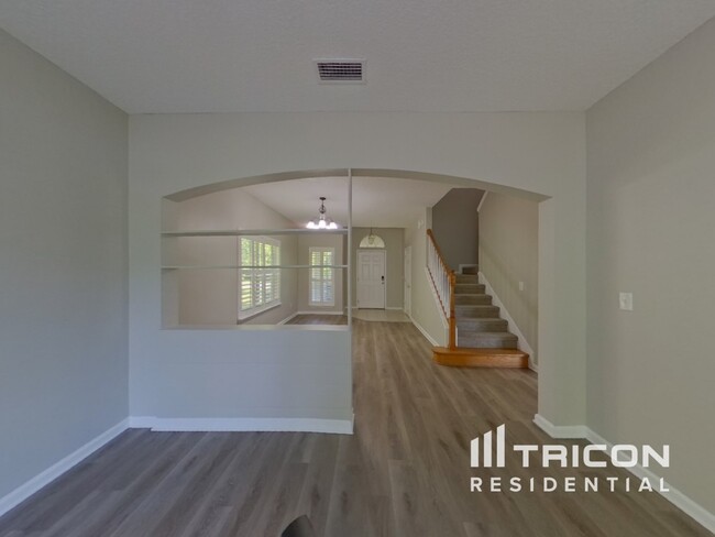 Building Photo - 582 Summer Breeze Dr N