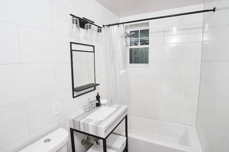 Building Photo - 301-309 4th Ave