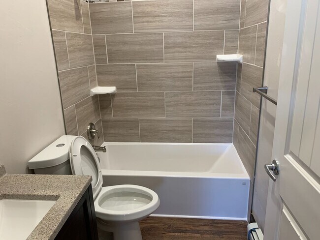 Building Photo - Newly Remodeled One Bedroom in The Avenues...