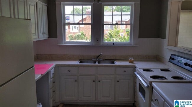 Building Photo - Bright & Spacious 3BR/2BA Home for Rent