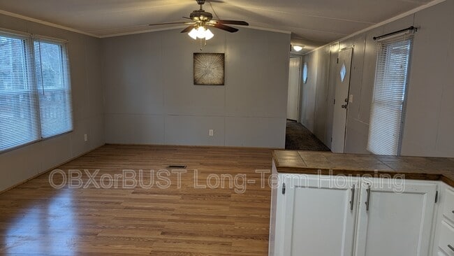 Building Photo - 106 Sumac Ln