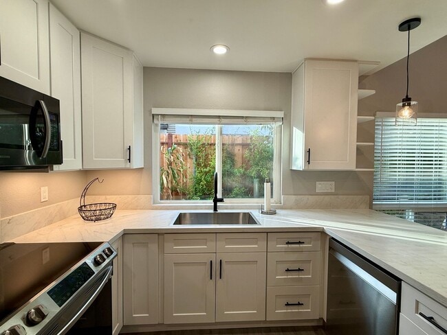 Building Photo - Remodeled Ranch Style Home in the Rancho P...