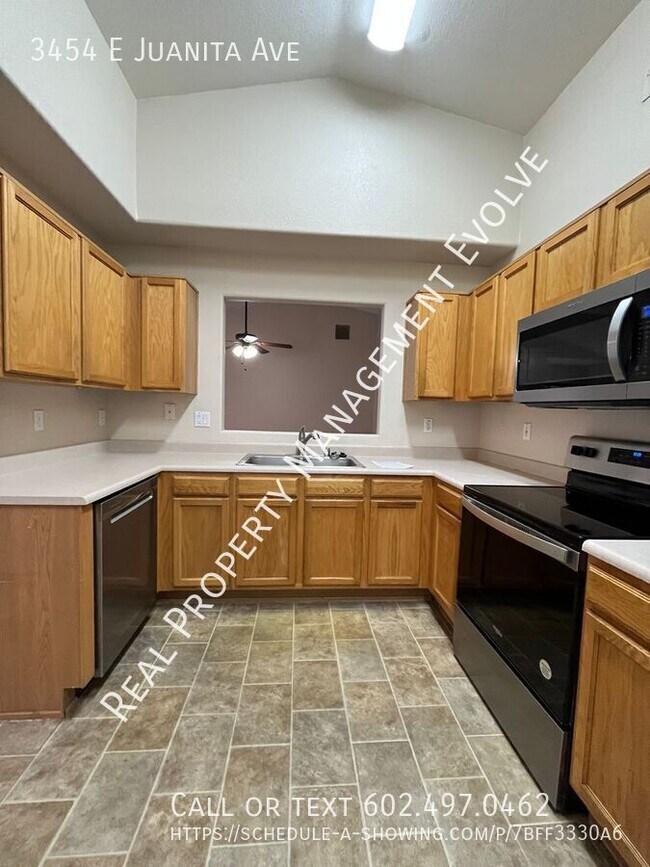 Building Photo - Lovely Gilbert Home!