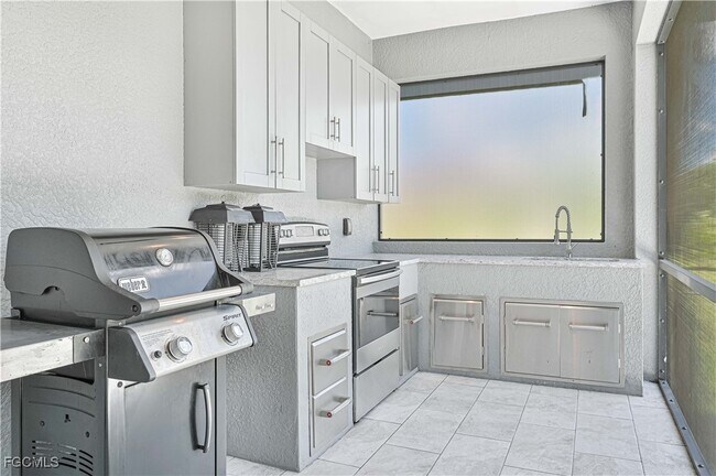Building Photo - 233 37th Ave NW