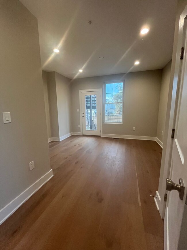 Building Photo - Gorgeous 3 BR/2 BA Apartment in Ivy City!