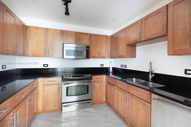 Building Photo - 8395 SW 73rd Ave