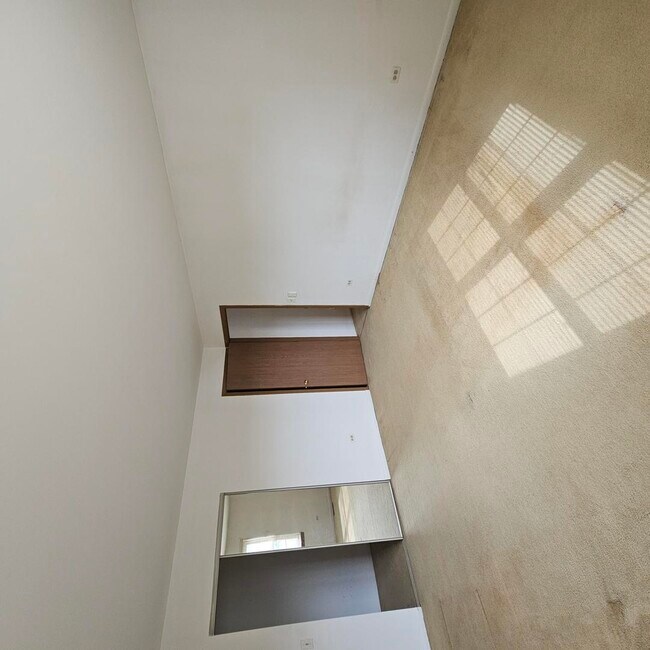 Building Photo - 1368 N Knollwood Dr