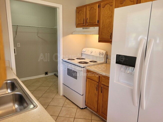 Building Photo - 111 Sunset Dr