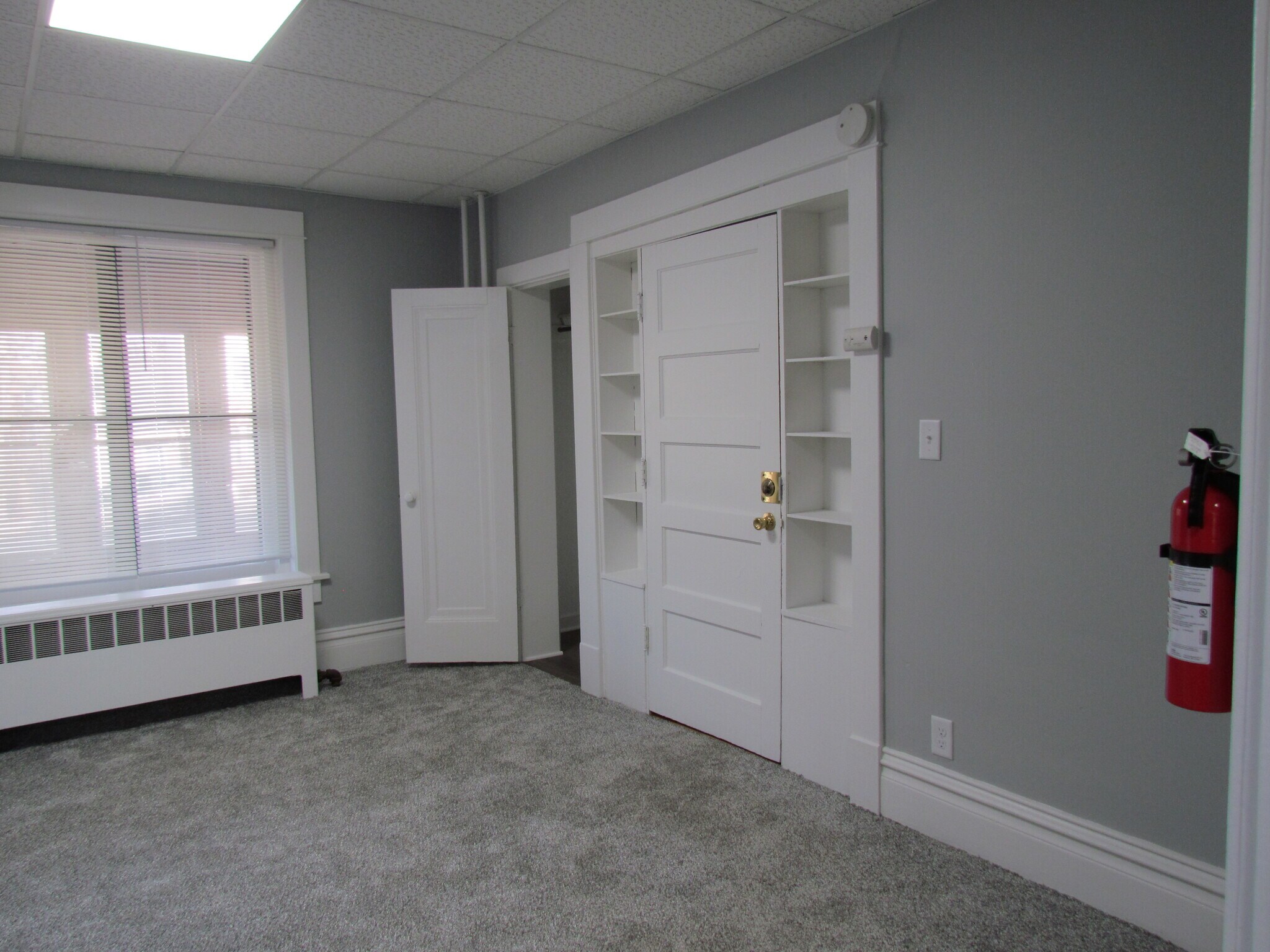 Building Photo - 327 E Cherry St