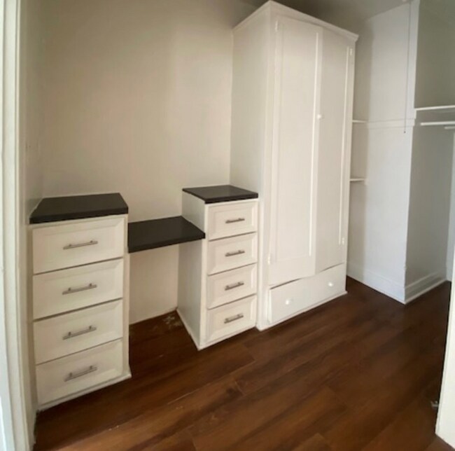 Building Photo - 5987 Franklin Ave