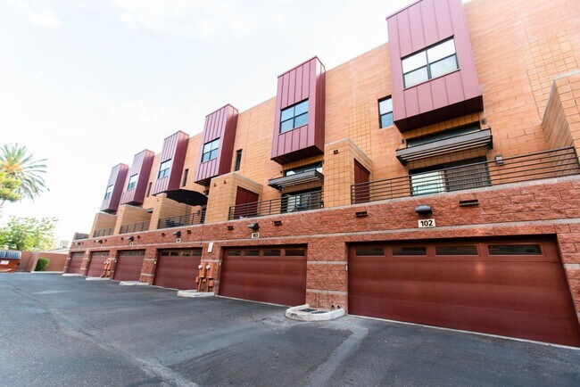 Building Photo - 305 S Wilson St