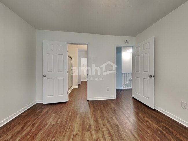 Building Photo - 724 Mary Ln Ext