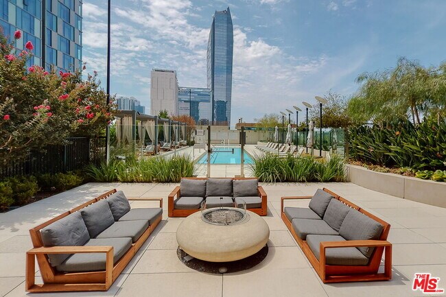 Building Photo - 889 Francisco St