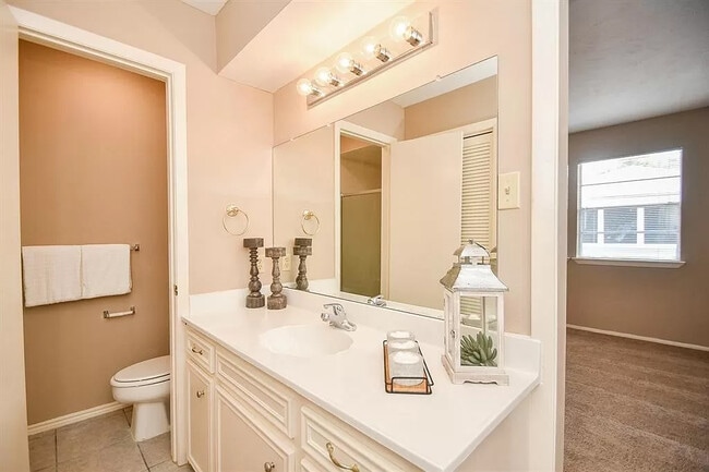 Building Photo - 10807 Sugar Hill Dr