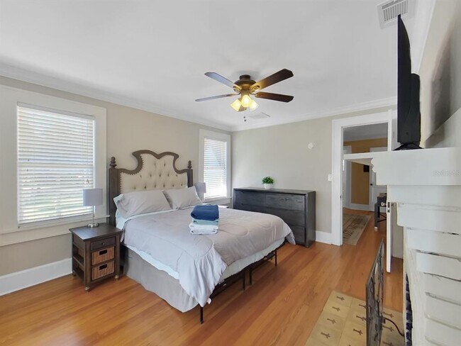 Building Photo - 614 8th St N