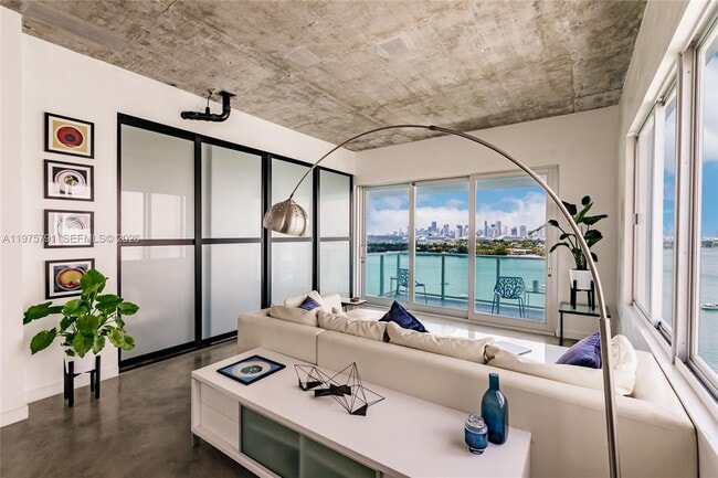 Building Photo - 1000 West Ave