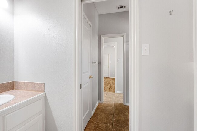 Building Photo - 2906 Pearl St