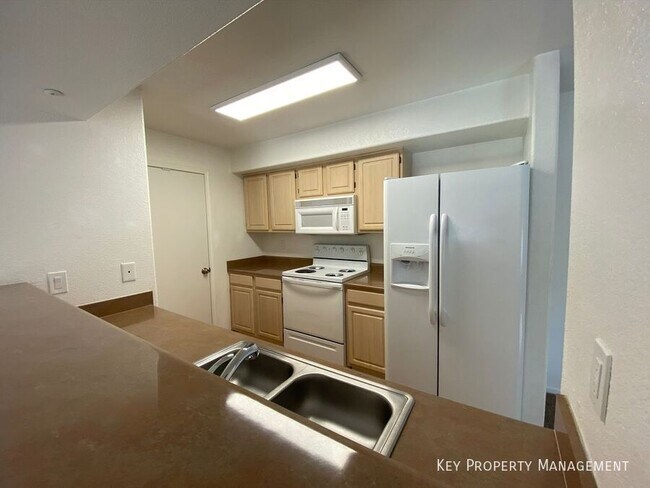 Building Photo - 555 E Silverado Ranch Blvd