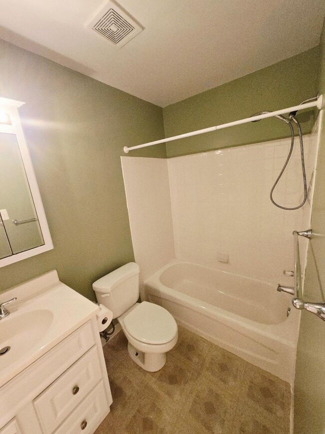 Building Photo - Great Townhouse in Pasadena Maryland
