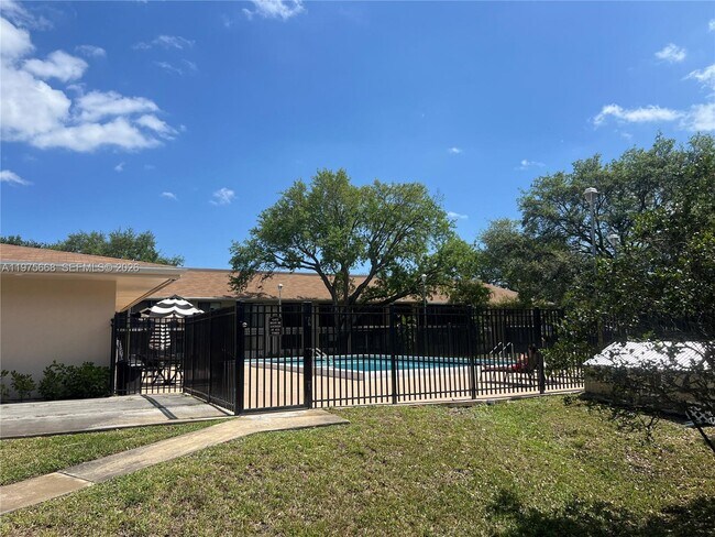 Building Photo - 5981 Washington St