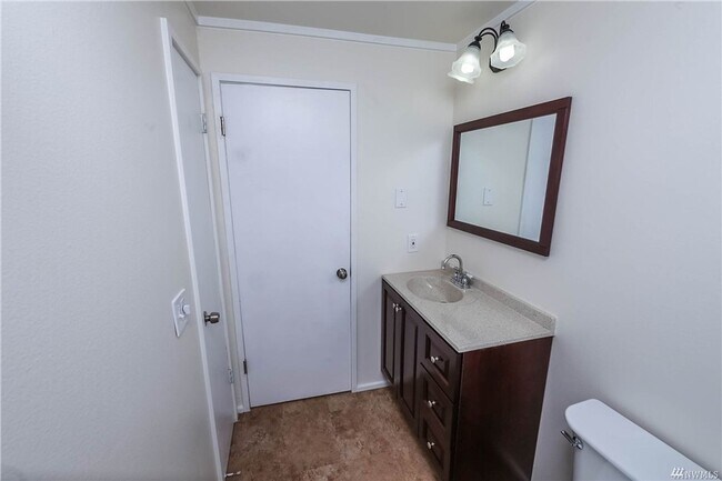 Building Photo - Very Nice Rambler In Quiet Cul de sac with Garage