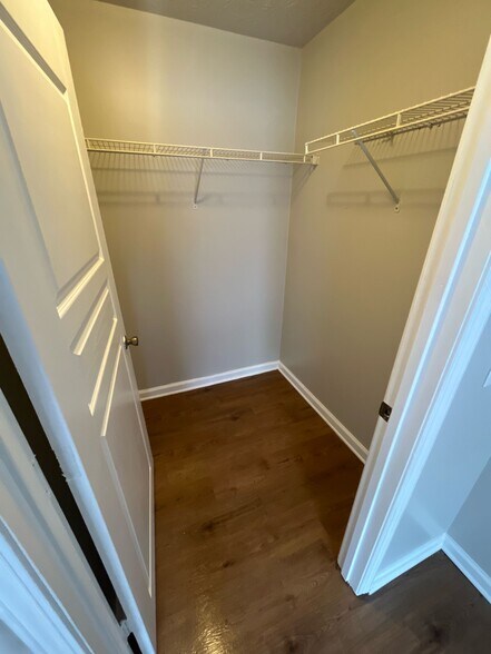 Building Photo - 8101 Par Four Way