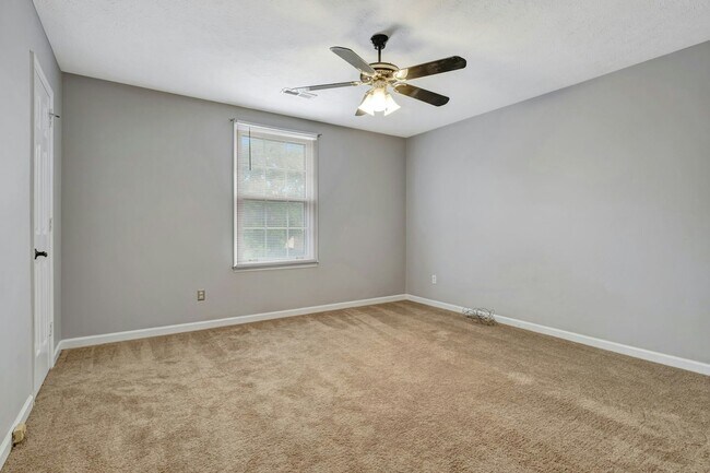 Building Photo - 321 Lakebrink Dr