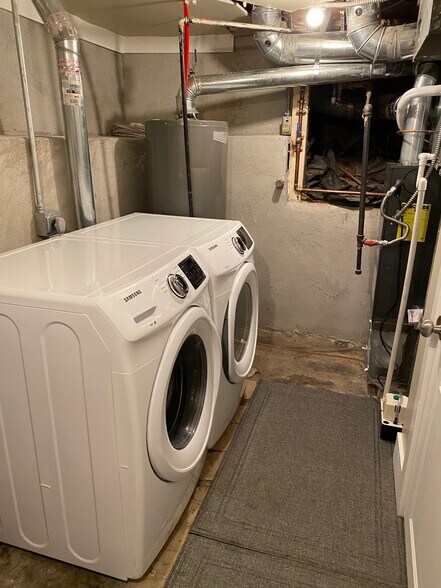 Laundry Room - 915 Irving St