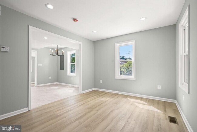 Building Photo - 2917 E Lee Ave