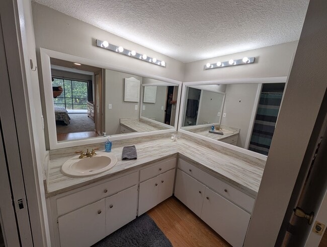 Building Photo - Fairview Vista Point 2 Bed / 2 Bath