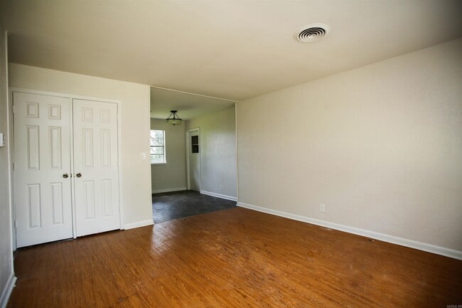 Building Photo - 2406 Belmoor Ave