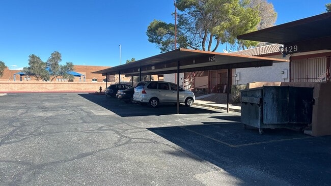 Building Photo - ONE BEDROOM ONE BATHROOM APARTMENT AVAILABLE FOR RENT !!!