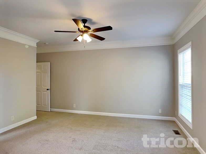 Building Photo - 935 Willow Circle