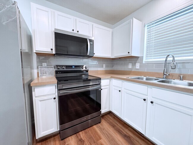 Building Photo - 7257 Reynolds Crossing Dr