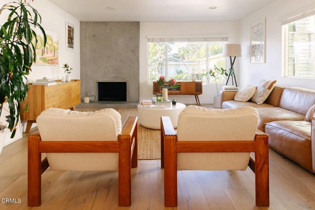 Building Photo - 906 Adelante Ave